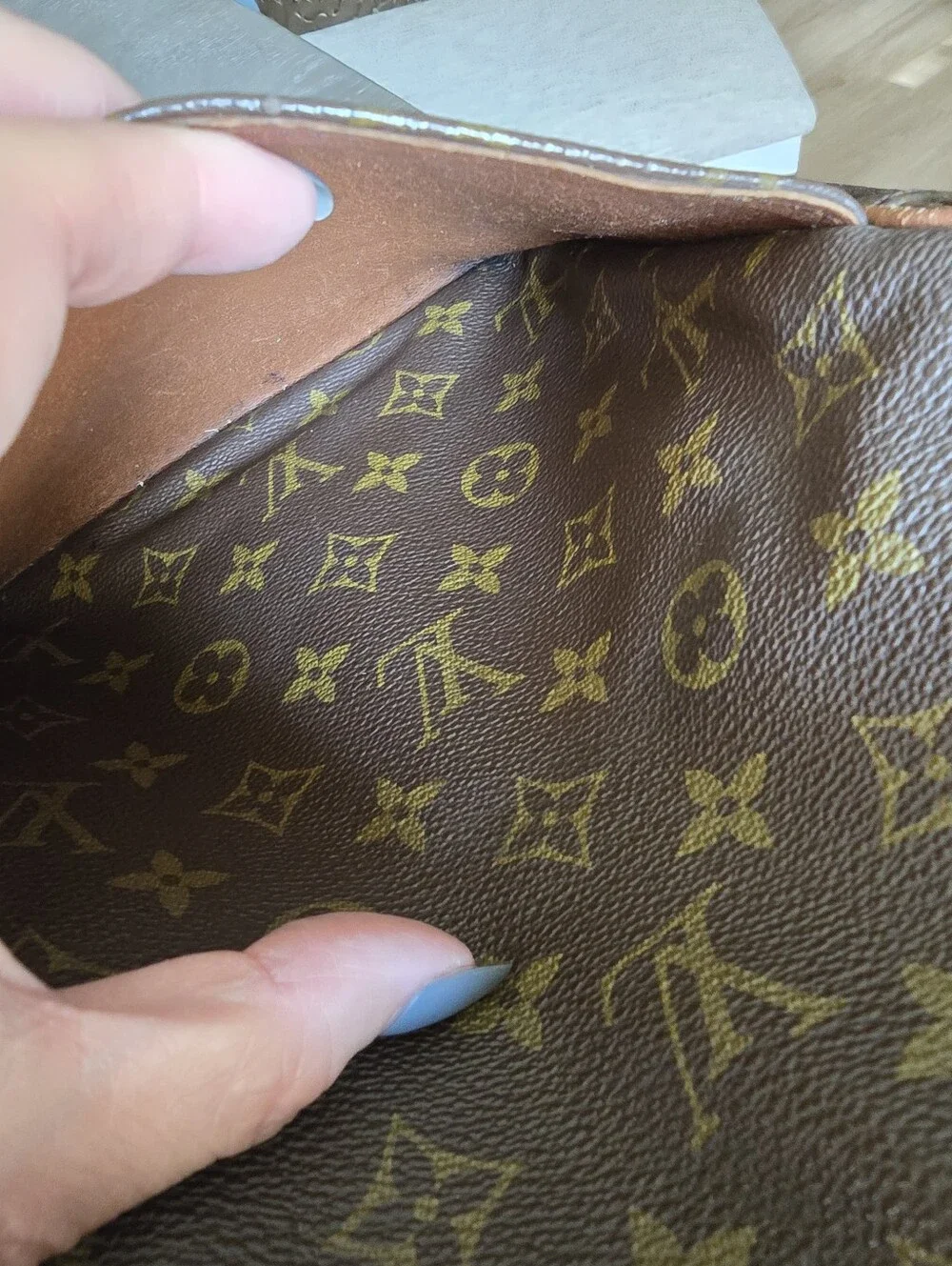Authentic Louis Vuitton Monogram Canvas Messenger Bag in Brown